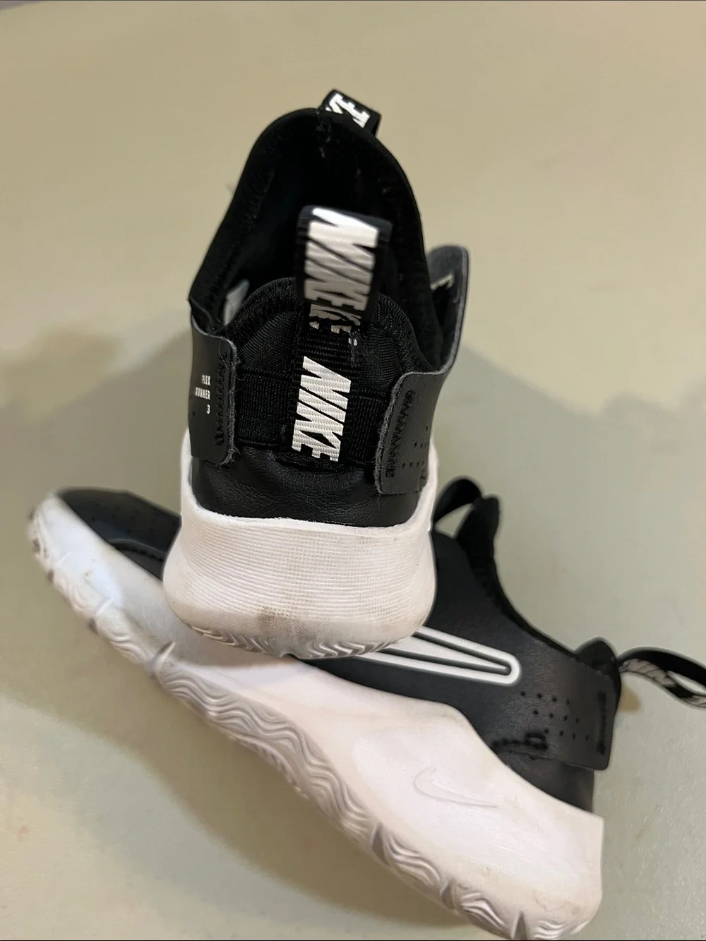 Nike easy slip